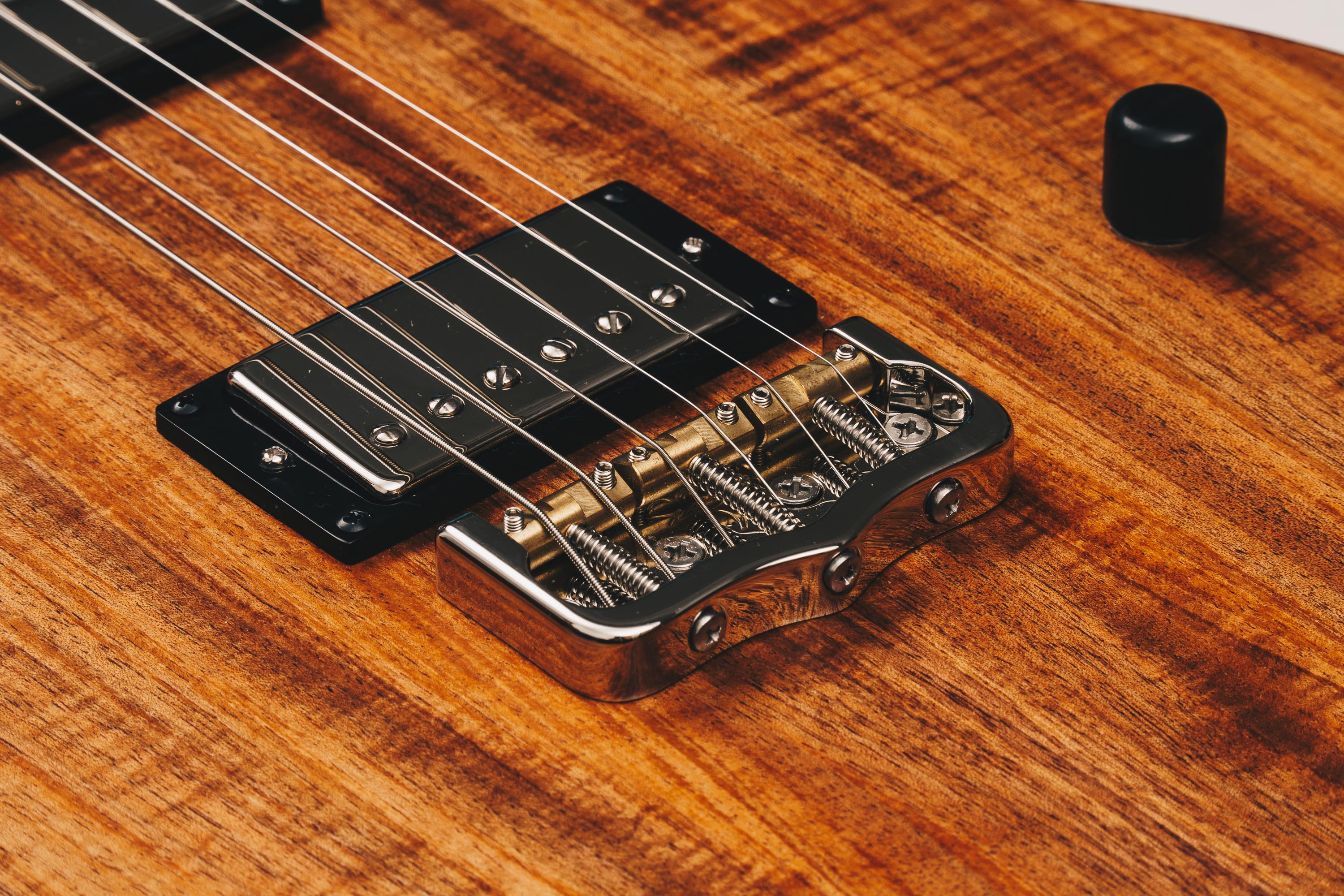 Electric Lap Steel with Schroeder bridge, Seymour Duncan humbucker pickups.