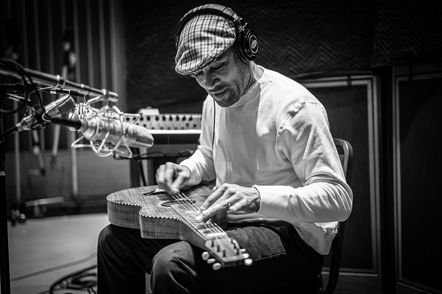 Ben Harper plays a Richard Wilson Style 3 Weissenborn Guitar in his studio in LA
